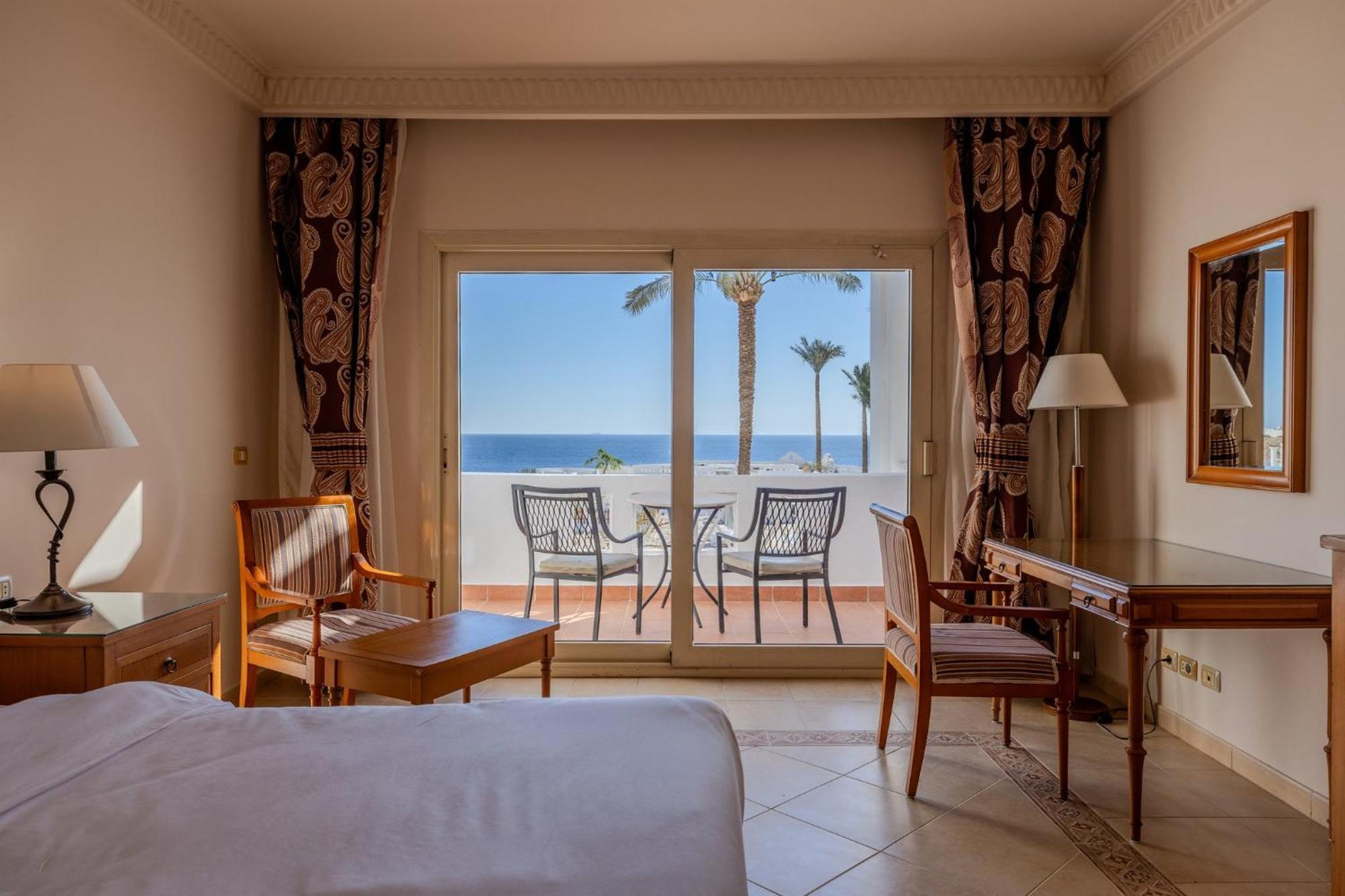 Continental Plaza Отель 4*