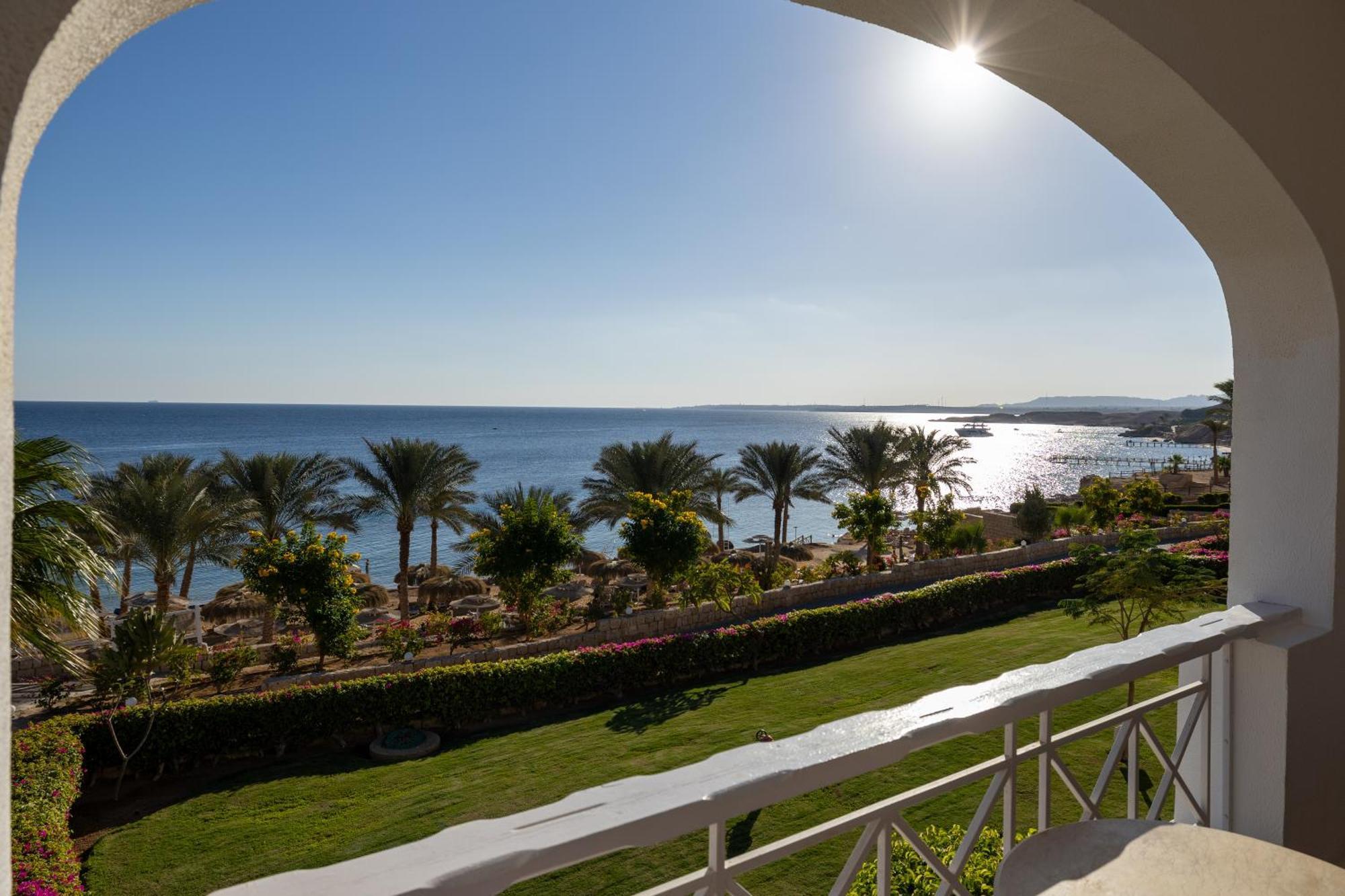 Continental Plaza Отель 4*