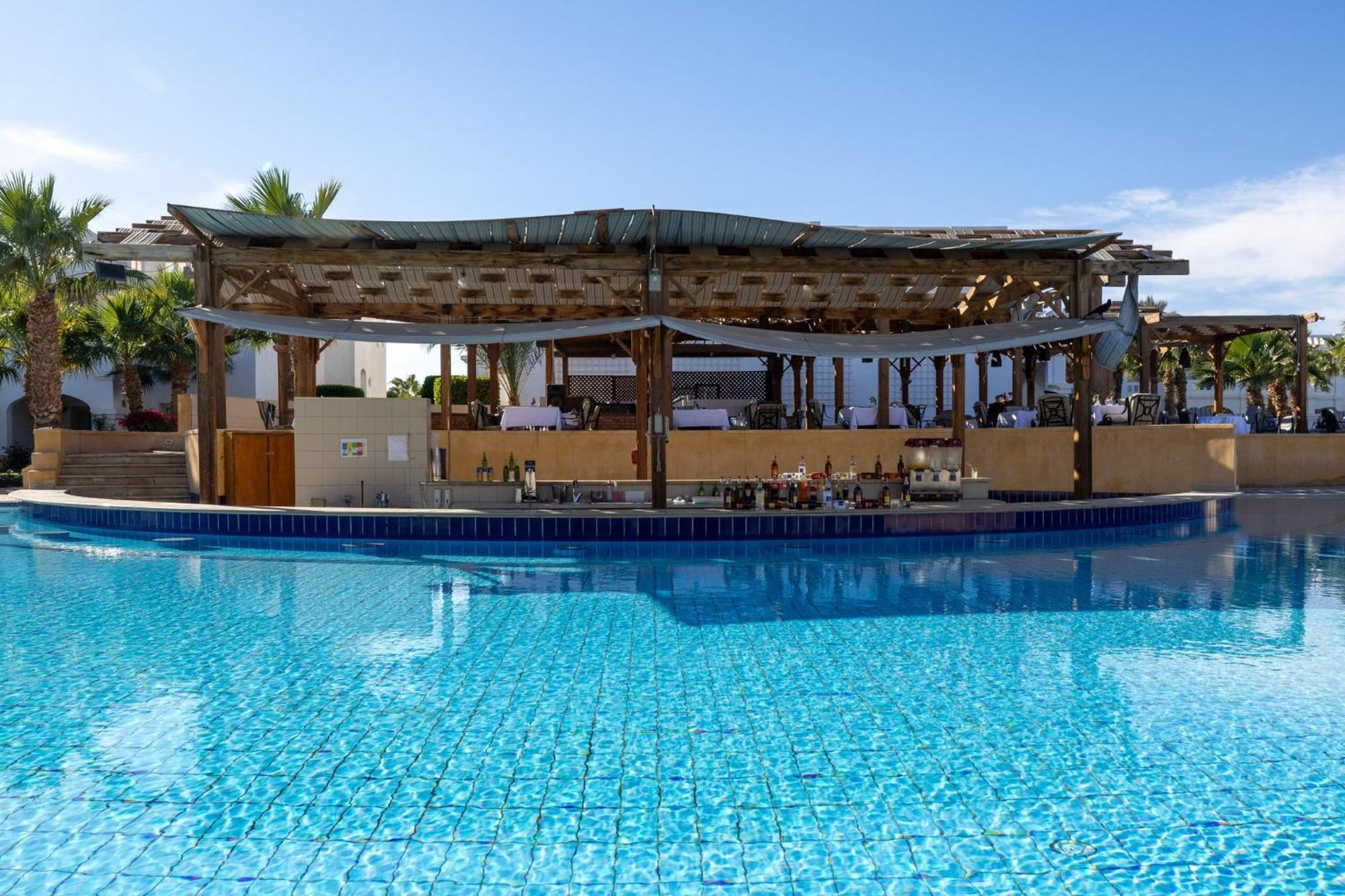 فندق Continental Plaza 4*