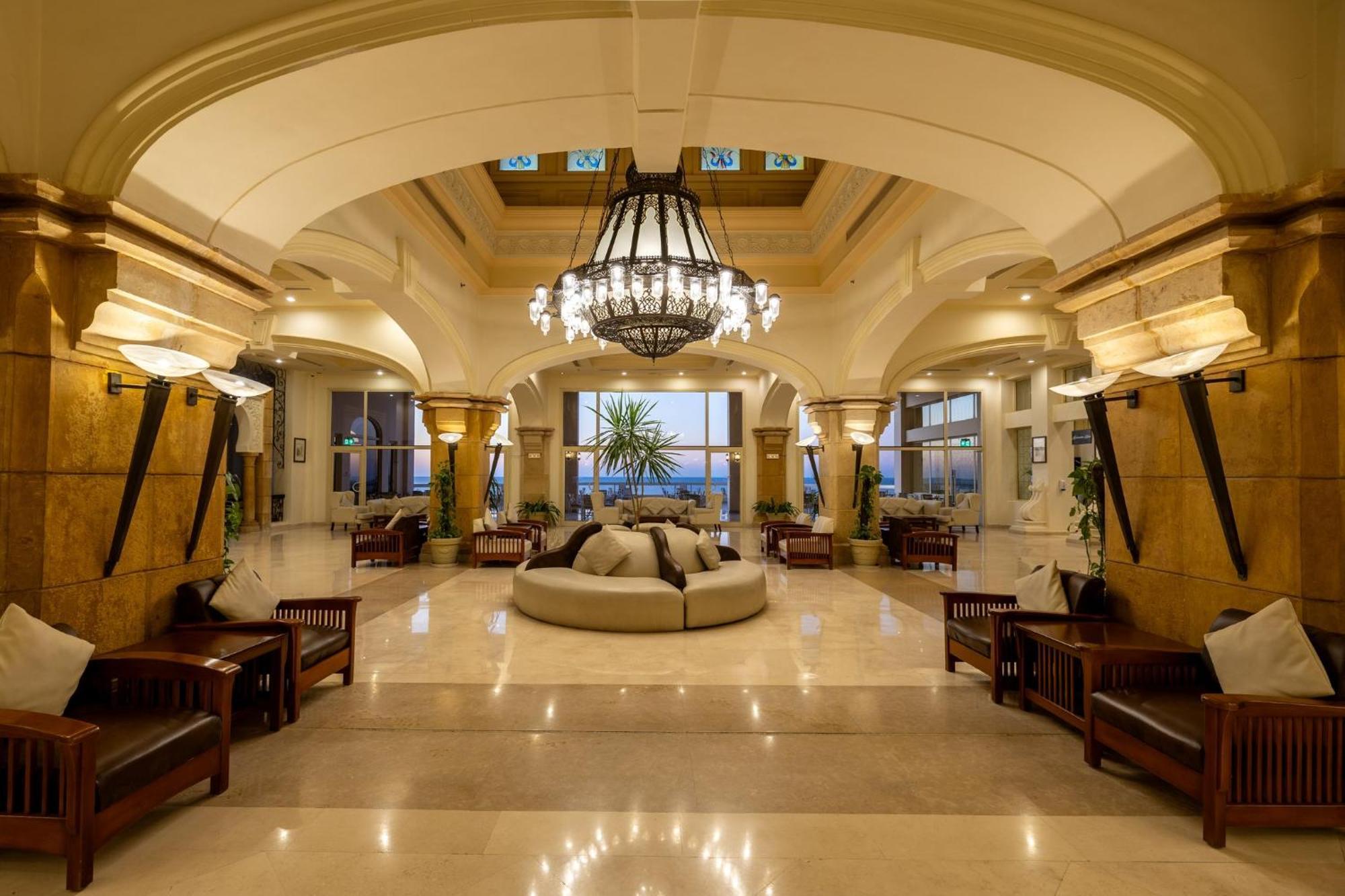 Continental Plaza 4*