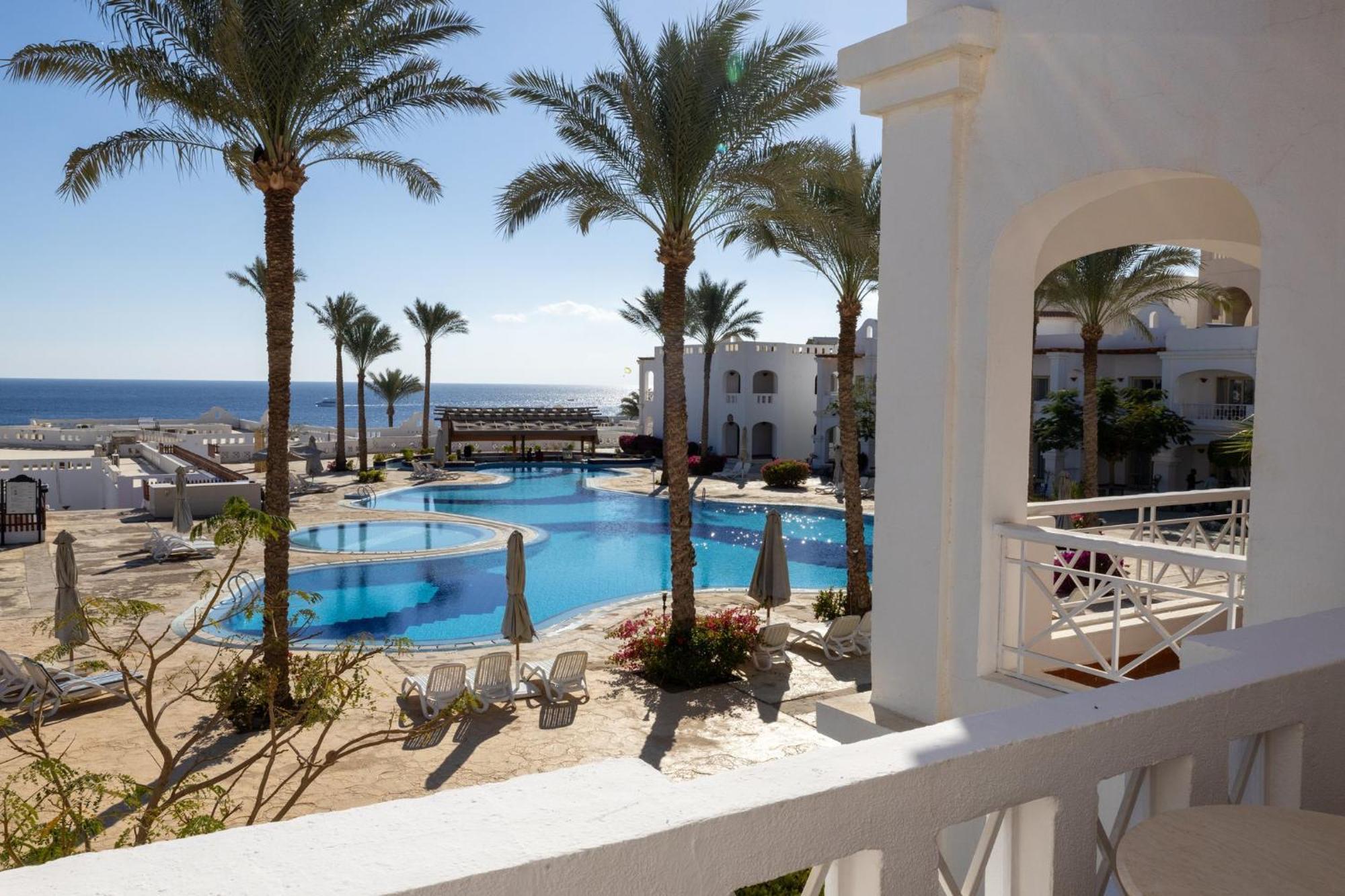 Continental Plaza Hotel 4*