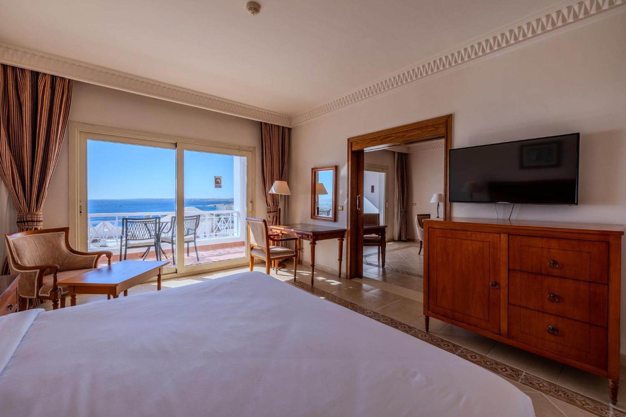 Continental Plaza 4*