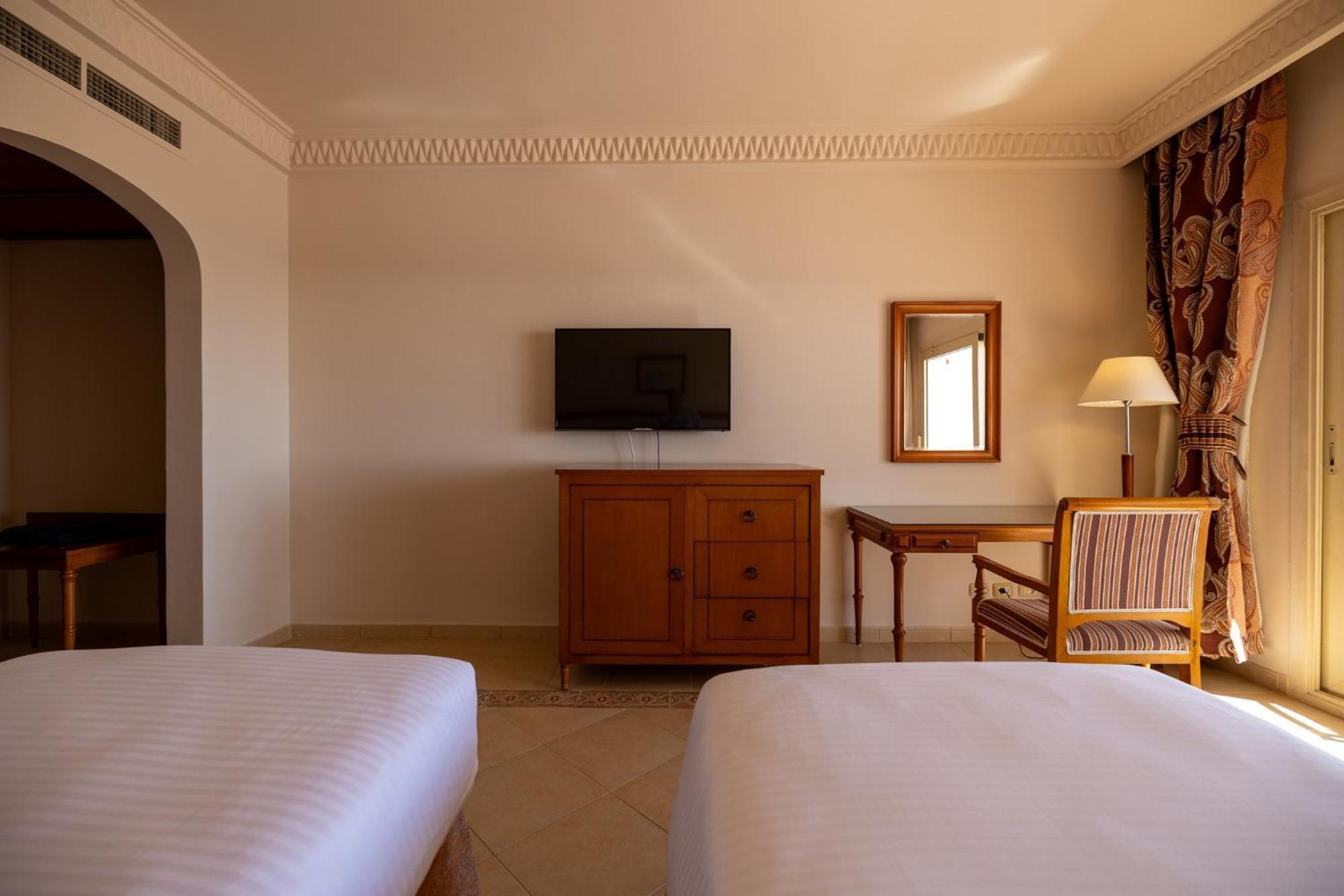 Continental Plaza 4*