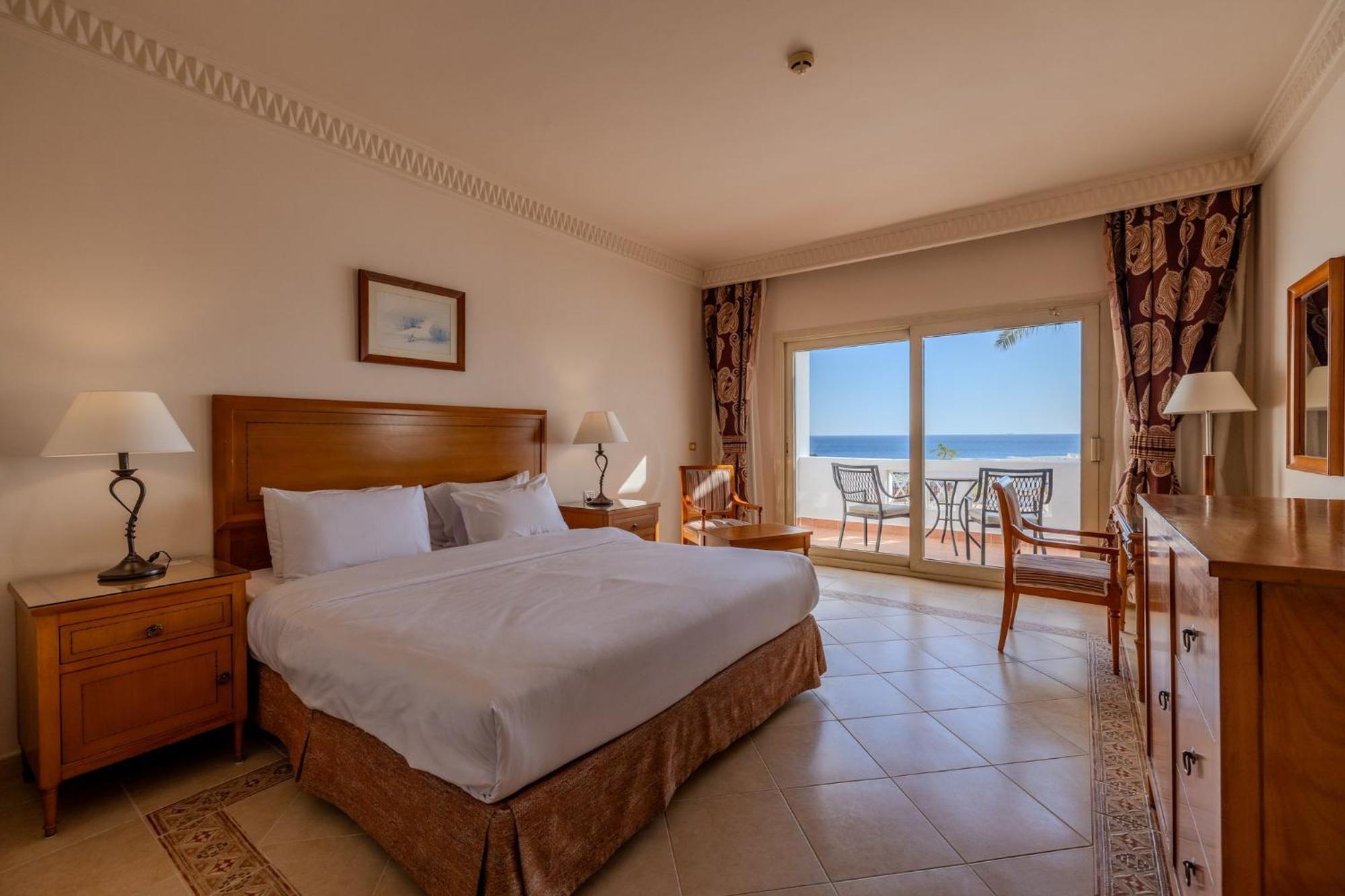 Continental Plaza 4*