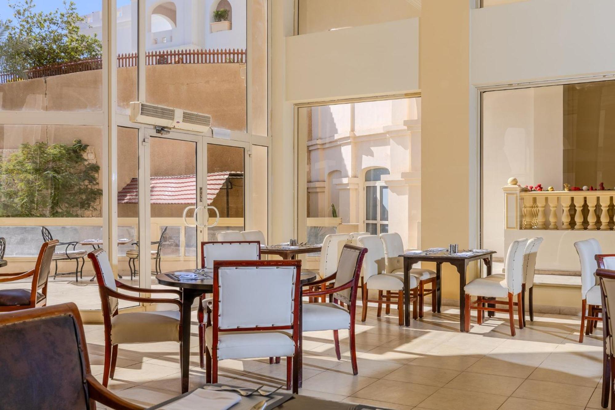 Hotel Continental Plaza 4*