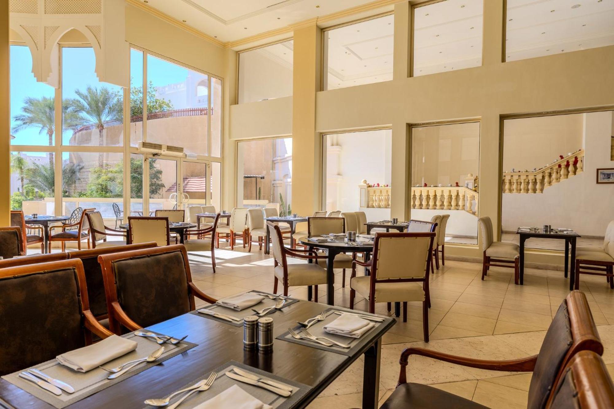 Continental Plaza 4*