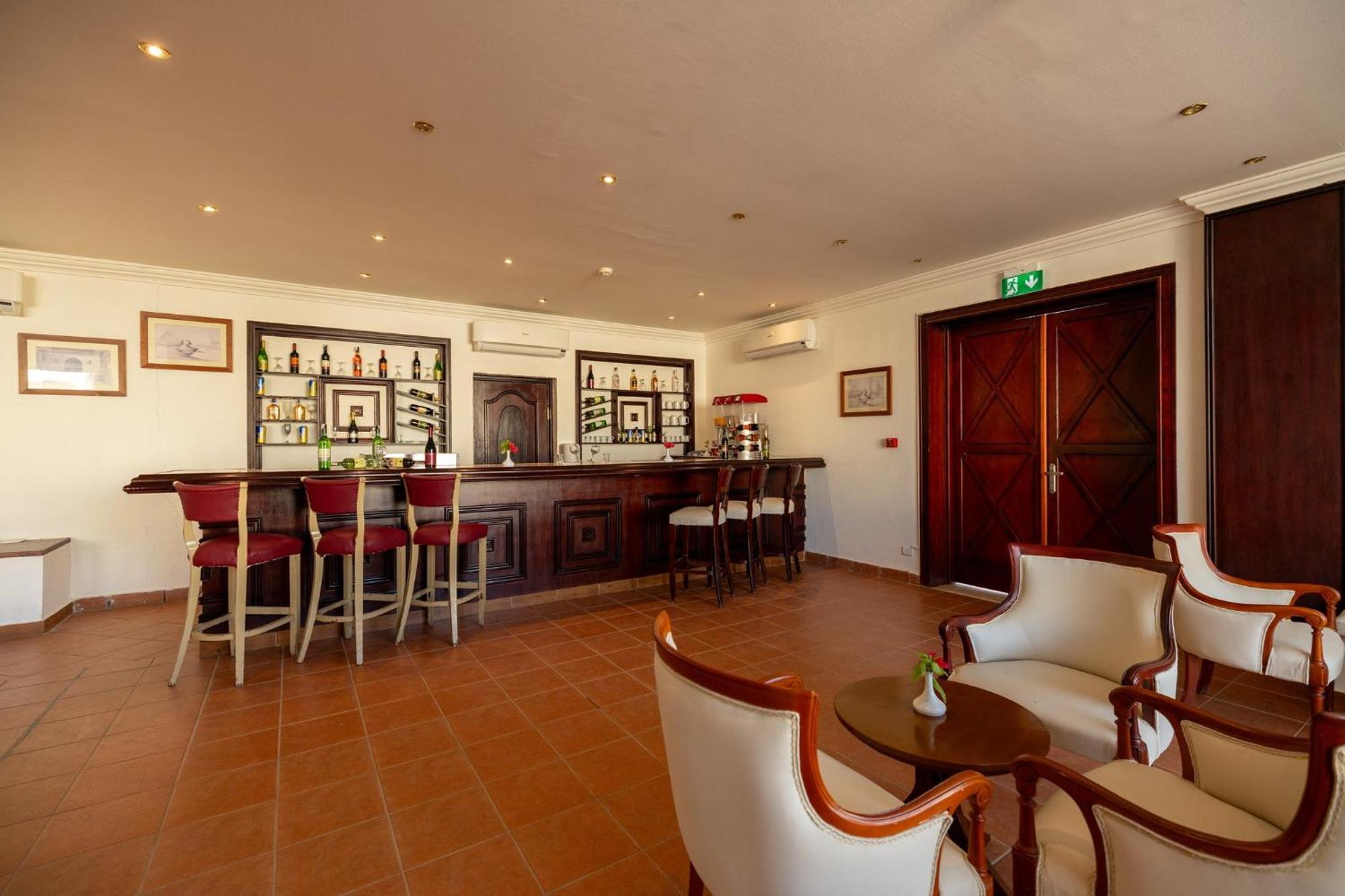 Continental Plaza Hotel 4*